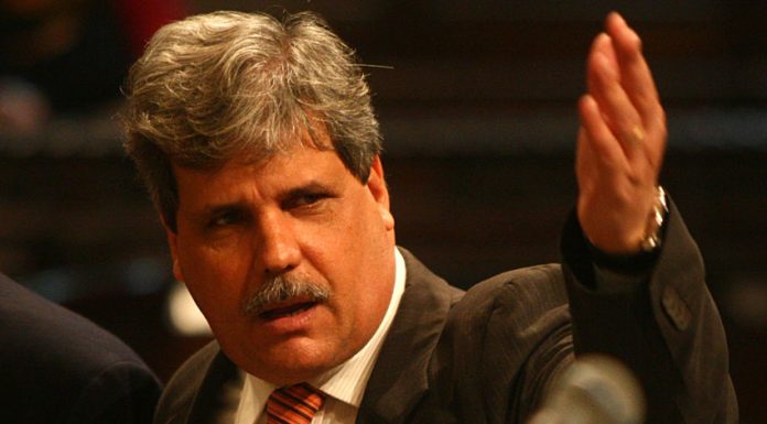 Dica ficará inelegível por oito anos e terá que devolver aos cofres públicos o que desviou….