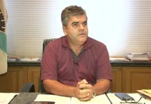 Washington Reis participa da remoção de casas na comunidade Teixeira Mendes.