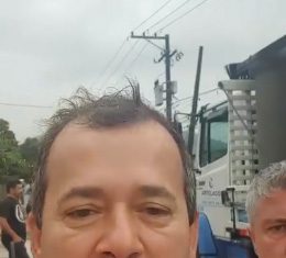 Vereador Junior Reis em obras no trecho entre as ruas Sônia Raquel e Márcio Santos Silva em Xerém.