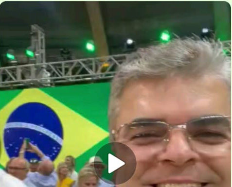 Bolsonaro lança sua candidatura em estádio lotado no Rio de Janeiro